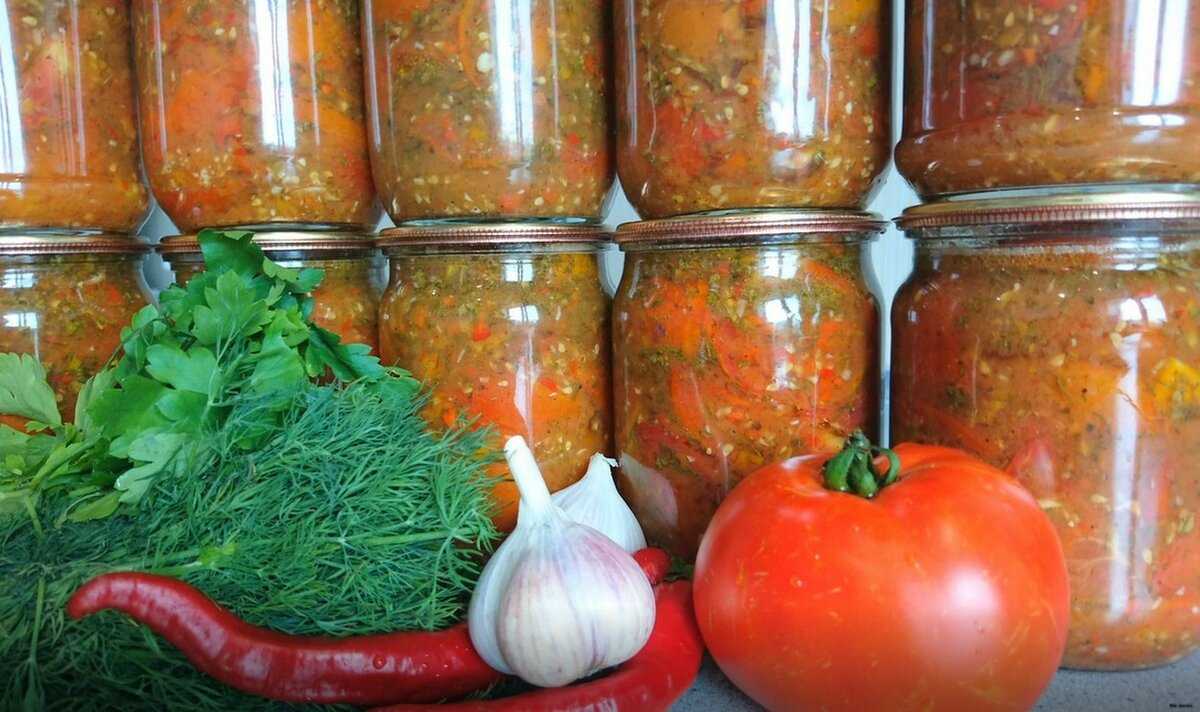 Помидоры дольками с луком и маслом на зиму - рецепты пальчики оближешь