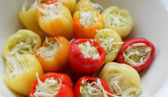 Перец фаршированный капустой и морковью на зиму: рецепты, видео