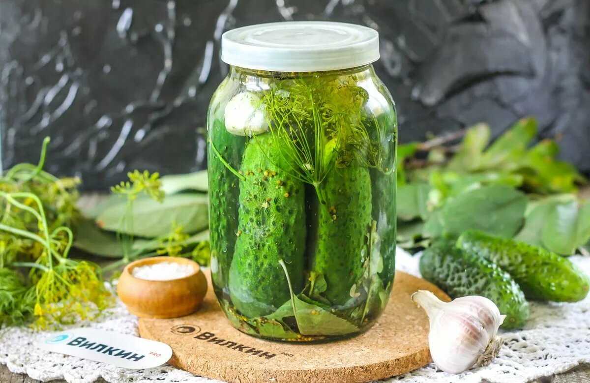 Банка с огурцами картинка
